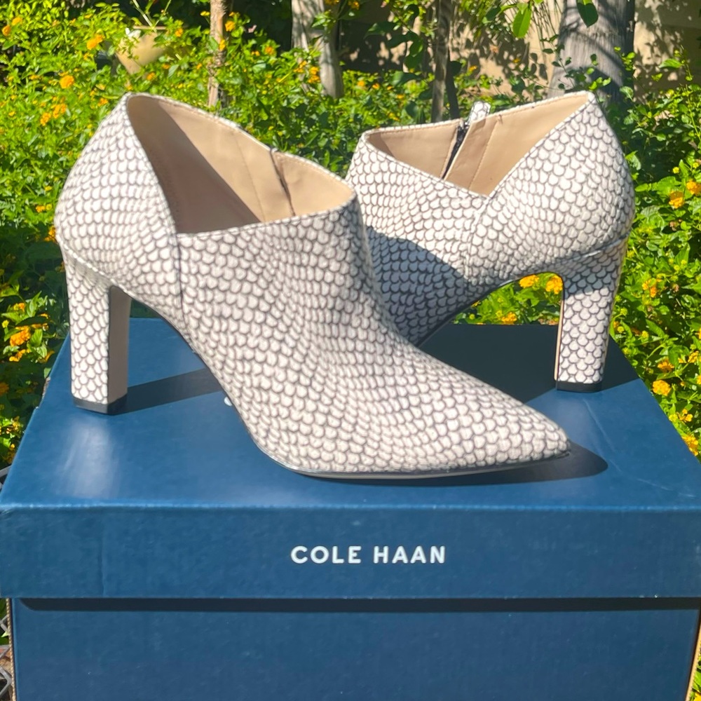 NEW Cole Haan Vestry Pointed Toe Ankle Boots